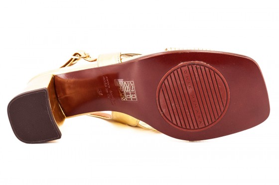 Riccardo Cartillone Chie Mihara LUBEYA Gold