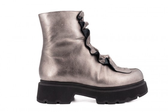 Riccardo Cartillone Chie Mihara QAKU Plomo