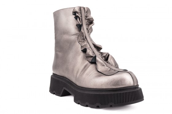 Riccardo Cartillone Chie Mihara QAKU Plomo