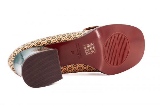 Riccardo Cartillone Chie Mihara TEISIN Brown