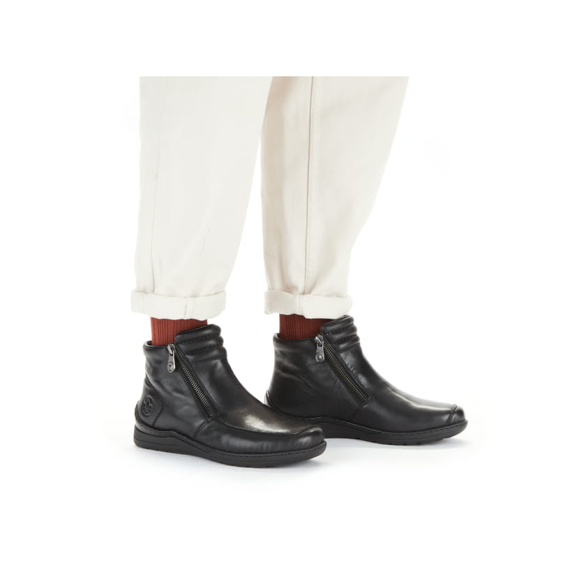 Rieker Artikelnummer 48999-00 Rieker Damen Kurzstiefel Glanzschwarz