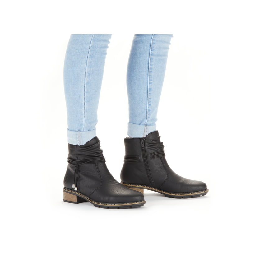 Rieker Artikelnummer 77263-00 Rieker Damen Kurzstiefel Nachtschwarz