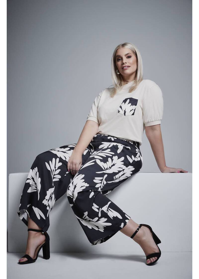 ROCK YOUR CURVES By Angelina T-Shirt In WeißArtikelnummer RYC-LCAK-0321-001