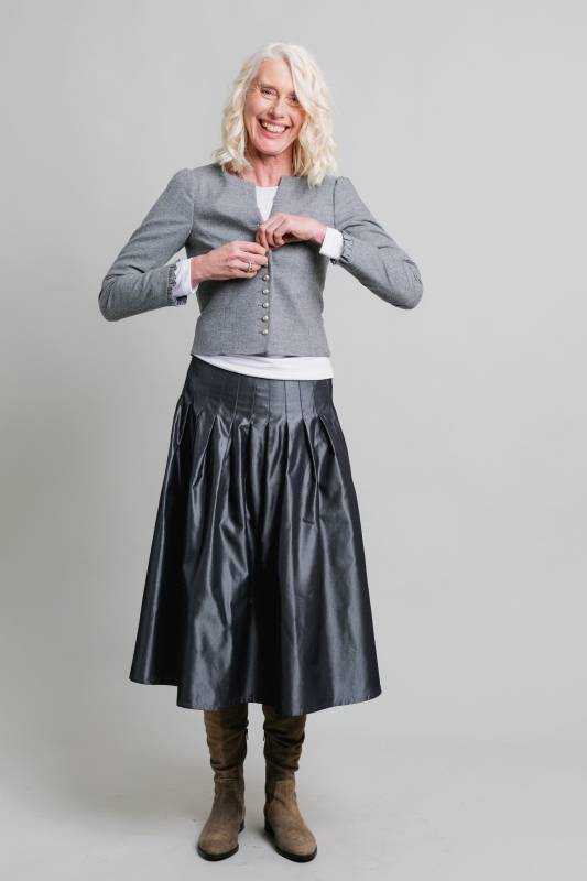 Rockmacherin Ann-Kathrin Spenzerjacke Aus Leichtloden Mit Rüschenabschluss Am Ärmel