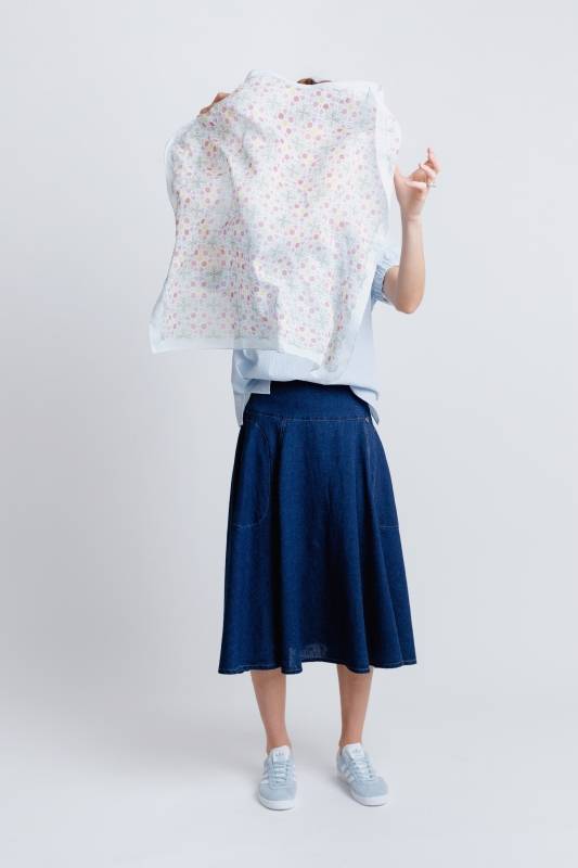 Rockmacherin Daisy Tuch 65 X 65 Cm, Rolliert Mit Seide In Buntem Print