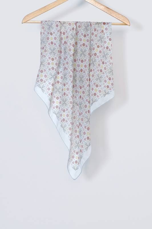 Rockmacherin Daisy Tuch 65 x 65 cm, rolliert mit Seide in buntem Print