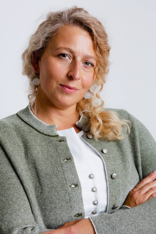 Rockmacherin Florentine Trachten-Strickjacke mit Stehkragen aus Merinowolle