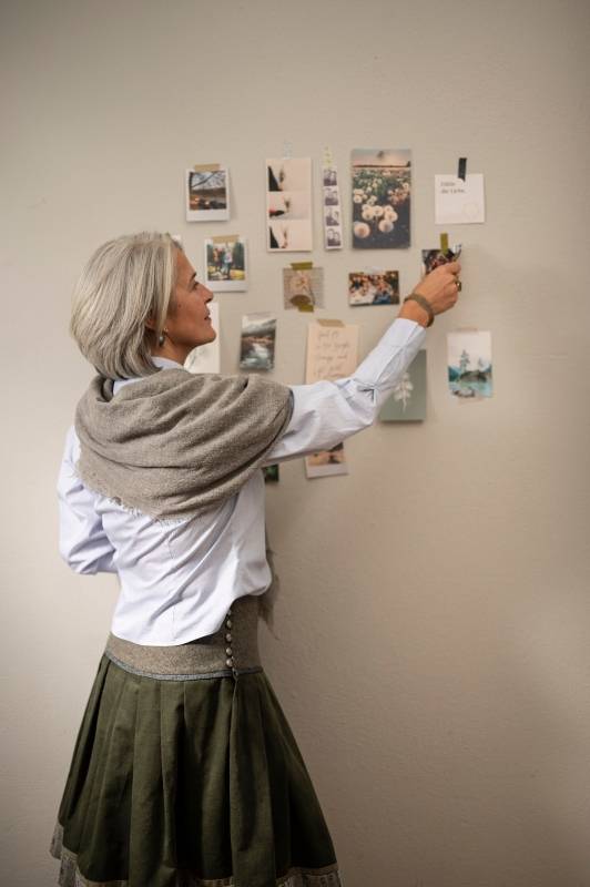 Rockmacherin Mooskissal Trachtenrock Mit Feincord Und Jacquardmuster Im Saum