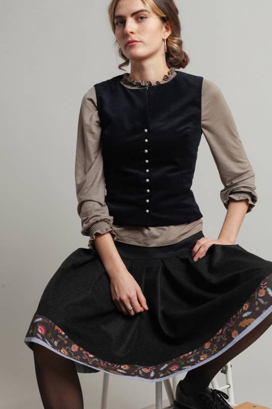 Rockmacherin Nanni Bayerl Trachtenweste Aus Elastischem Schwarzem Samt