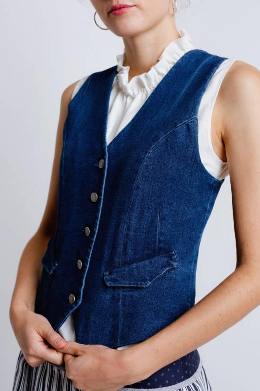 Rockmacherin Resal Damenweste aus Denim im klassischen Stil Rockmacherin Resal Damenweste aus Denim im klassischen Stil