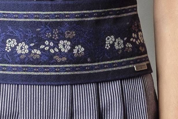 Rockmacherin Schärpe Eva gewebte Bordüre