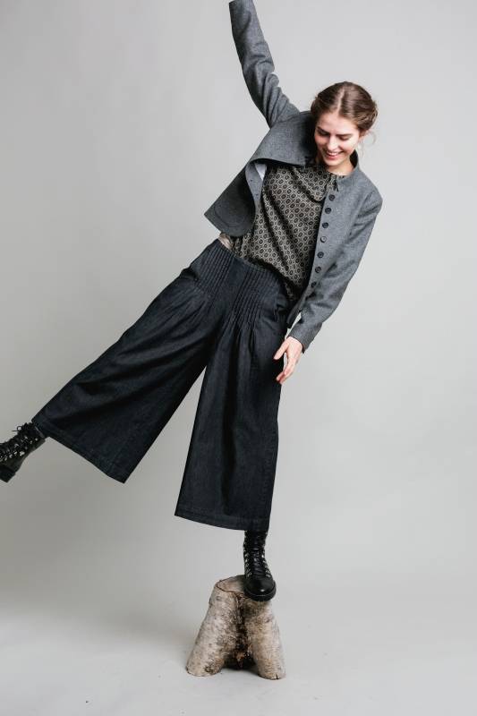 Rockmacherin Sempt Hosenrock aus weichem Denim mit Biesen und Gummizug Rockmacherin Sempt Hosenrock aus weichem Denim mit Biesen und Gummizug