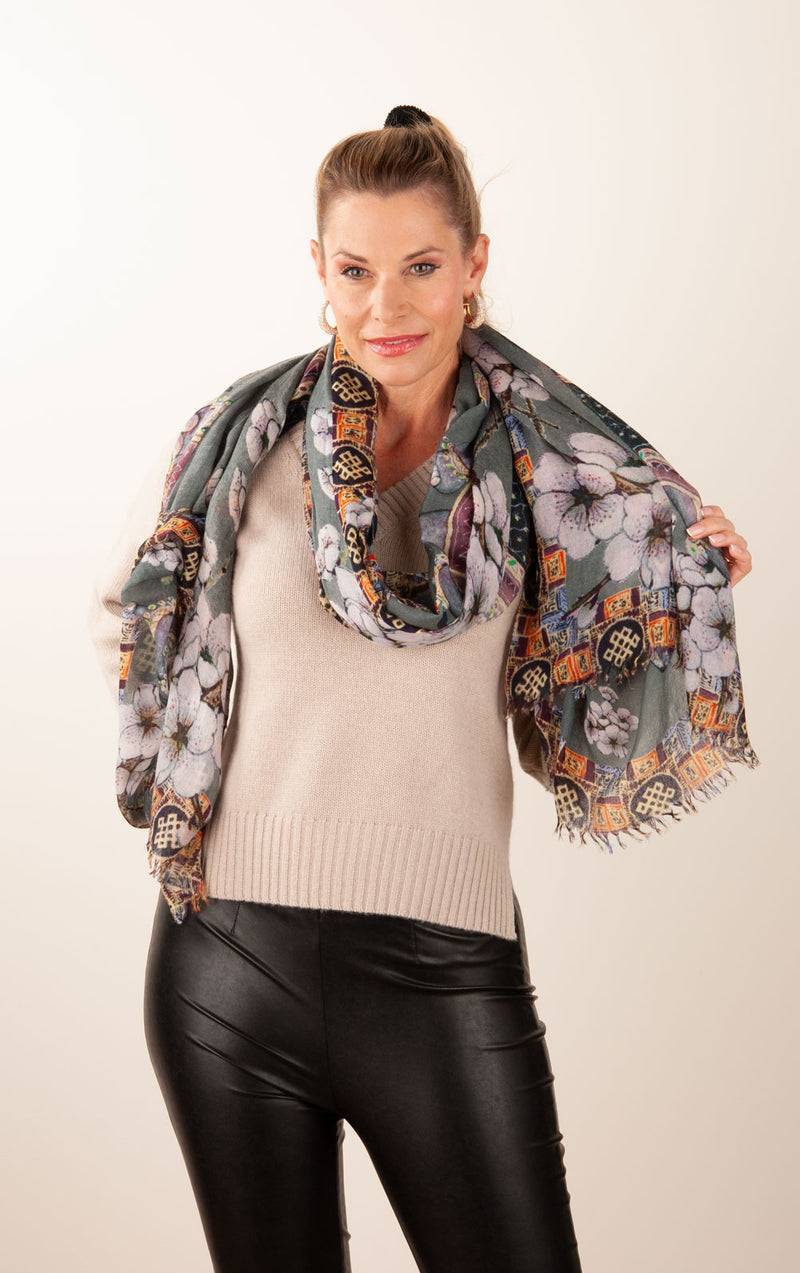 Simone Bruns Schal „Blumen & Elefanten“ Grau | Multicolor