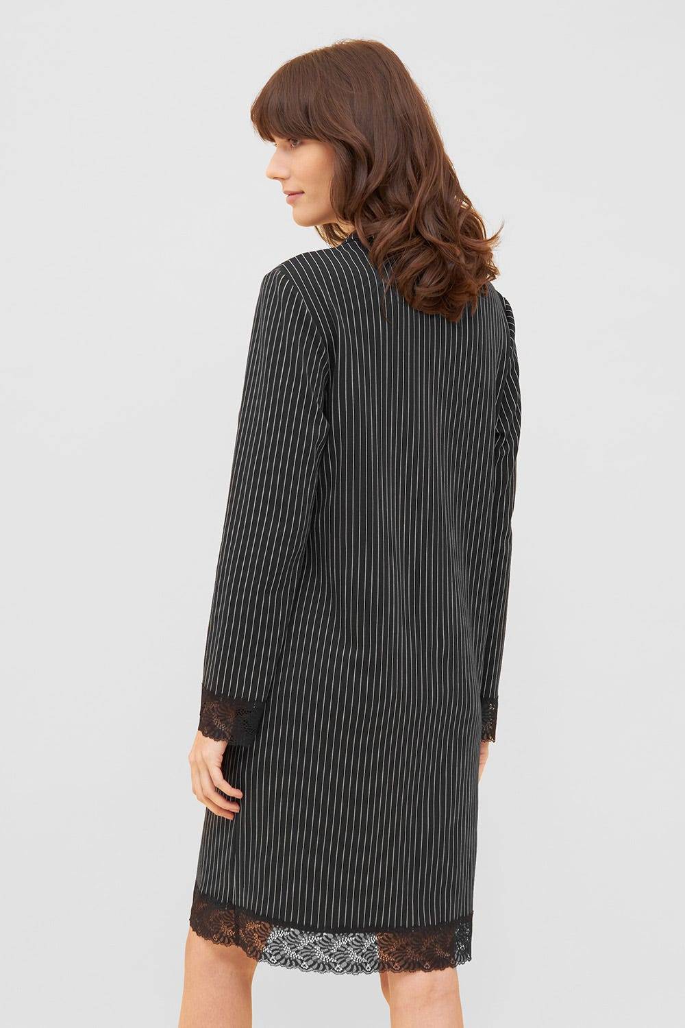 Rösch Nachthemd Im Schwarzen Streifen-Druck Spitzendetails Herrenhemd-Stil 100% Baumwolle