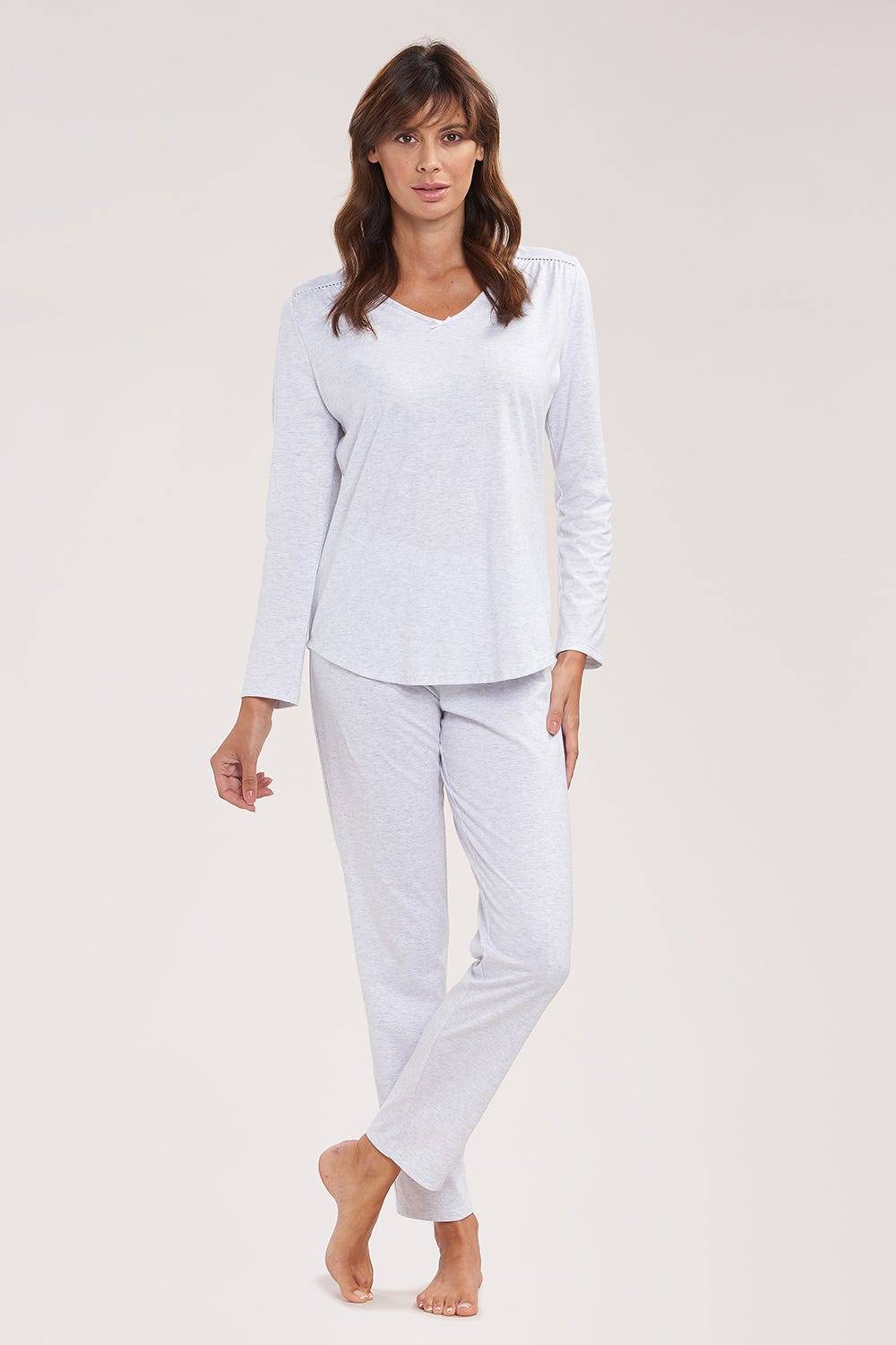 Rösch Pyjama mit Zierschleife und Spitze Grau Langarm 100% Baumwolle Rösch Pyjama mit Zierschleife und Spitze Grau Langarm 100% Baumwolle