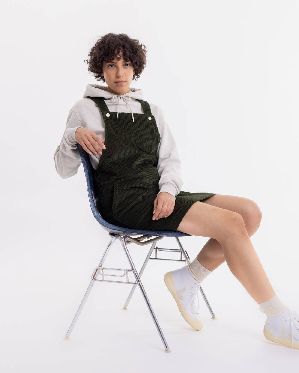 Rotholz Latzkleid Aus Bio Cord Oliv