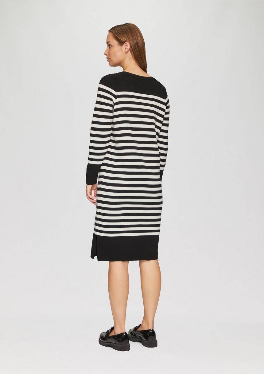 S.Oliver Gestreiftes Strickkleid Mit Schulterknöpfen