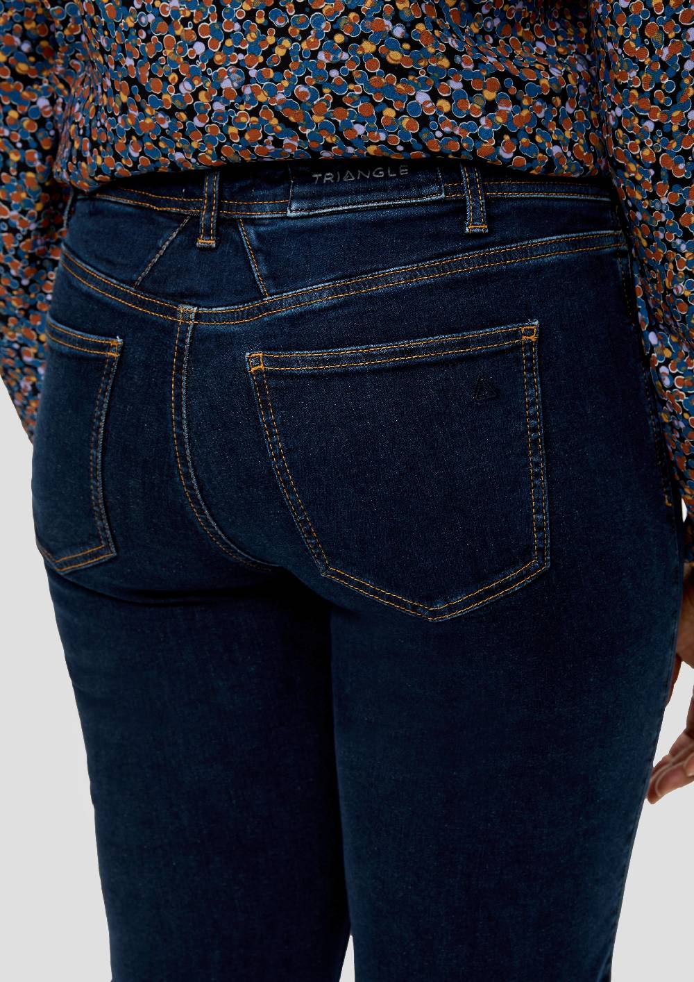 S.Oliver Jeans / Slim Fit / Mid Rise / Straight Leg / Gefärbte Nähte