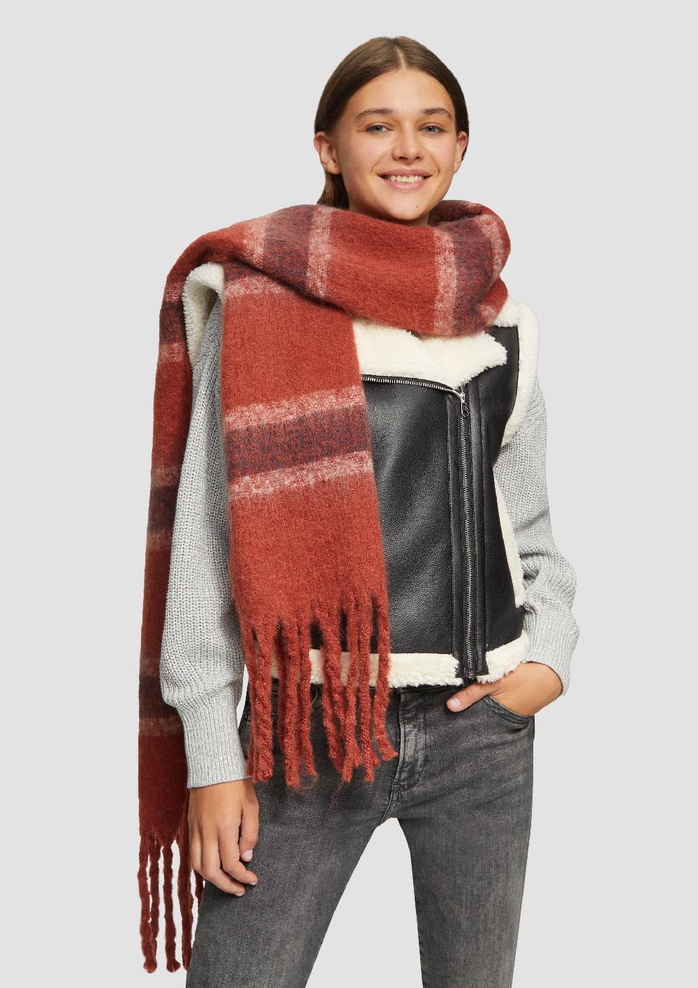 S.Oliver Flauschiger Schal Mit Fransen