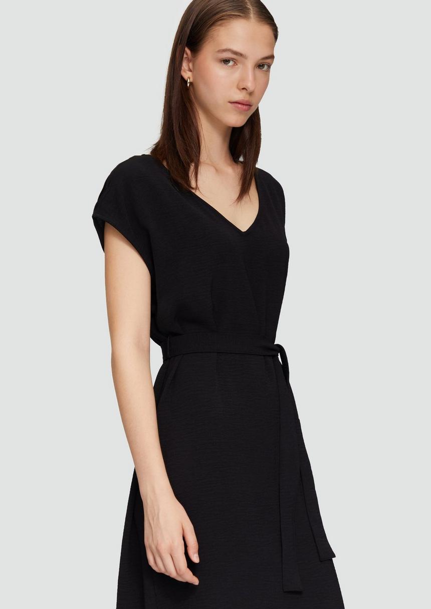 S.Oliver Midikleid Mit V-Ausschnitt Im Relaxed Fit