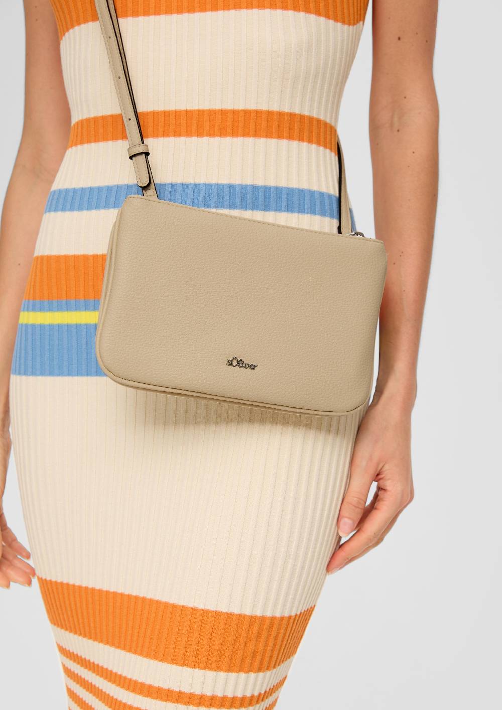 S.Oliver Schultertasche In Leder-Optik Mit Reißverschluss