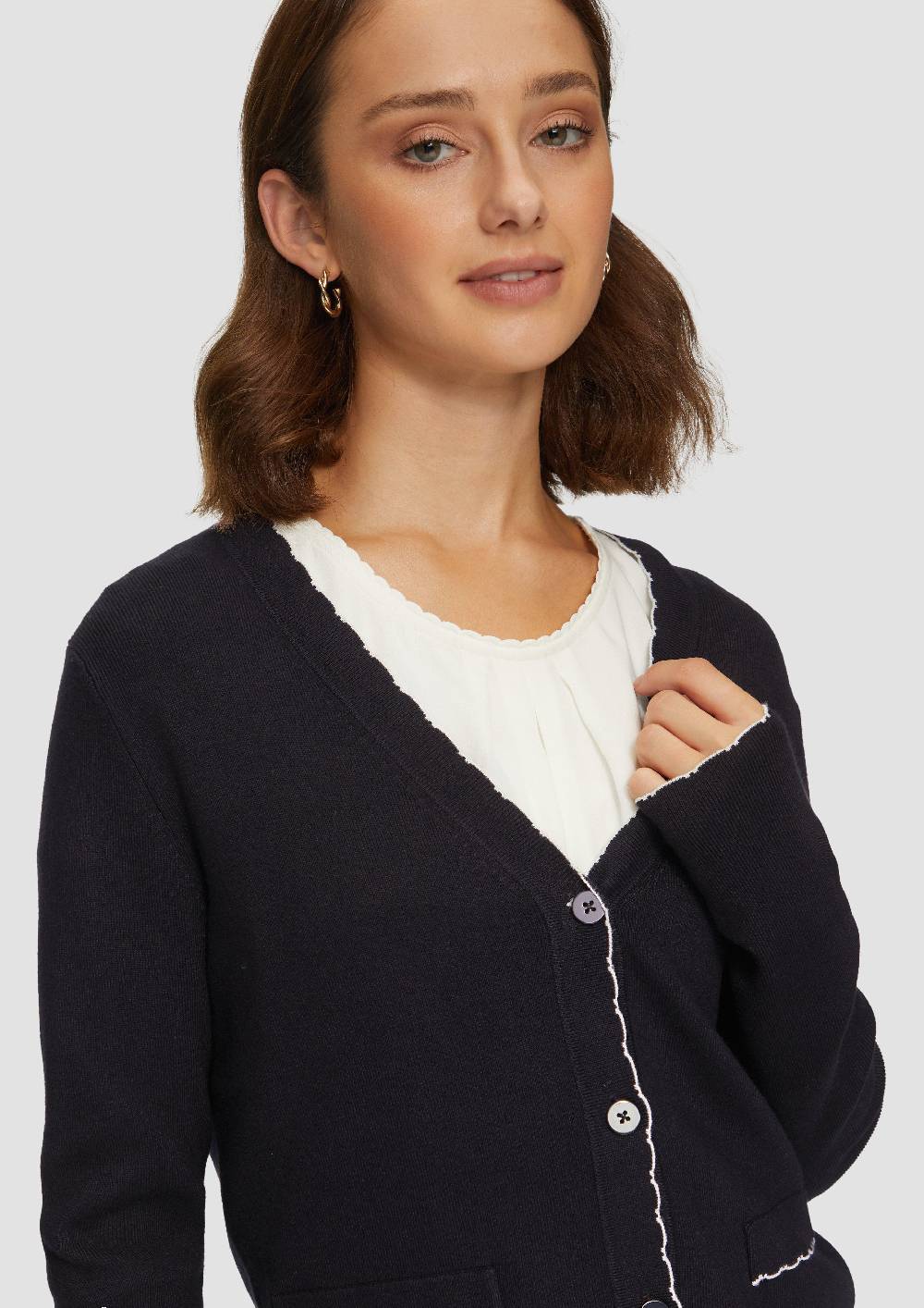 S.Oliver Strickjacke Mit V-Ausschnitt Und Kontrastnähten