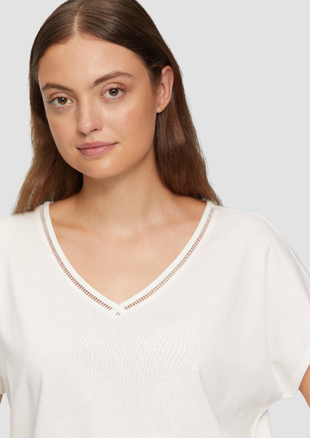 S.Oliver T-Shirt Im Relaxed Fit Mit Stickerei Am V-Ausschnitt