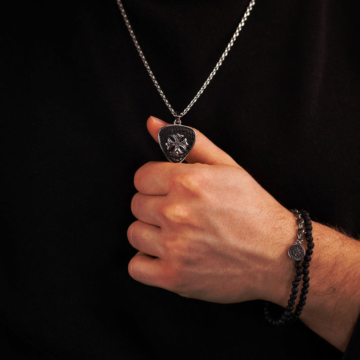 Save Brave Doppeltes Armband Aus Dunkelgrauen Jasperperlen & Fleur De Lys Anhänger