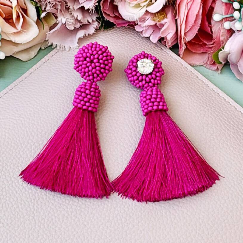 SchwesterSchwester Auffällige Perlen-Quastenohrringe In Pink