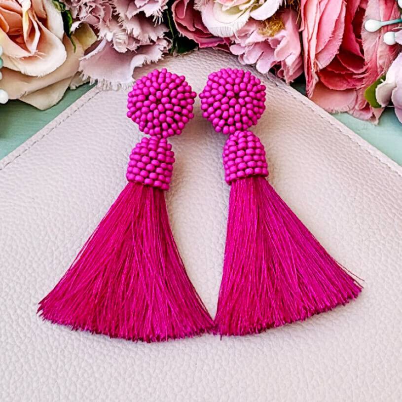 SchwesterSchwester Auffällige Perlen-Quastenohrringe in Pink SchwesterSchwester Auffällige Perlen-Quastenohrringe in Pink