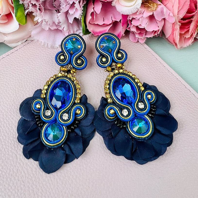 SchwesterSchwester Außergewöhnliche Soutache-Ohrringe in Dunkelblau SchwesterSchwester Außergewöhnliche Soutache-Ohrringe in Dunkelblau