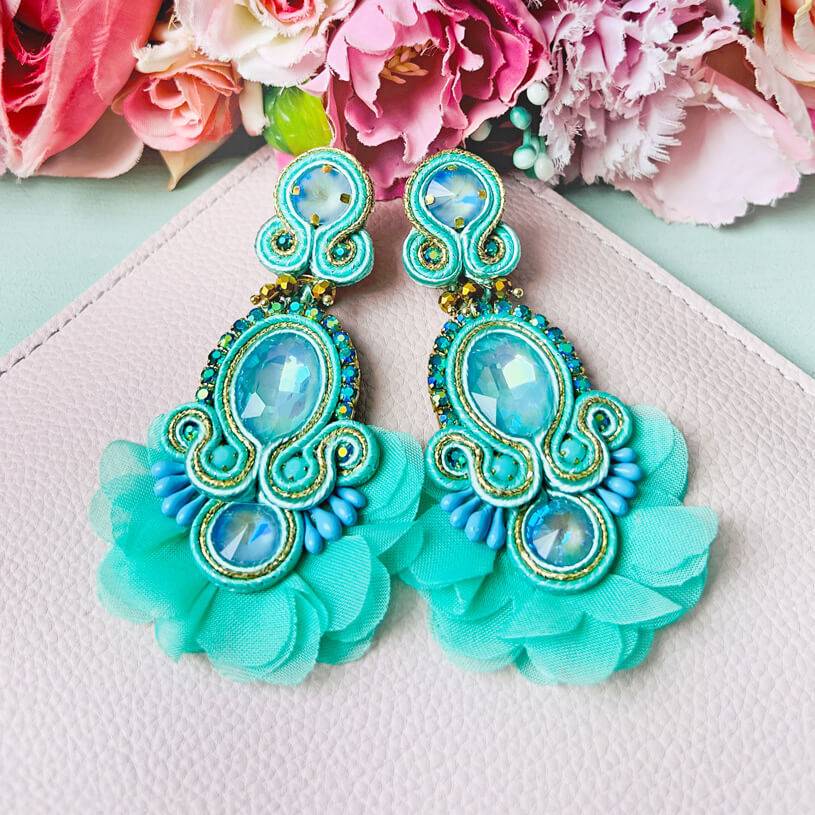 SchwesterSchwester Außergewöhnliche Soutache-Ohrringe in Türkis