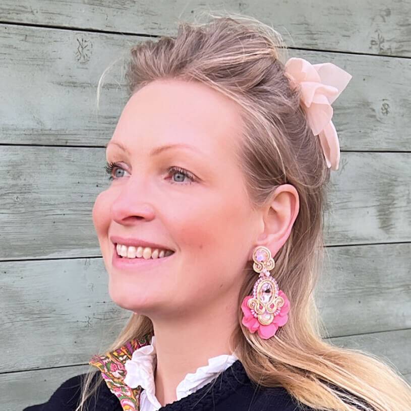 SchwesterSchwester Außergewöhnliche Soutache-Ohrringe In Zarten Rosatönen