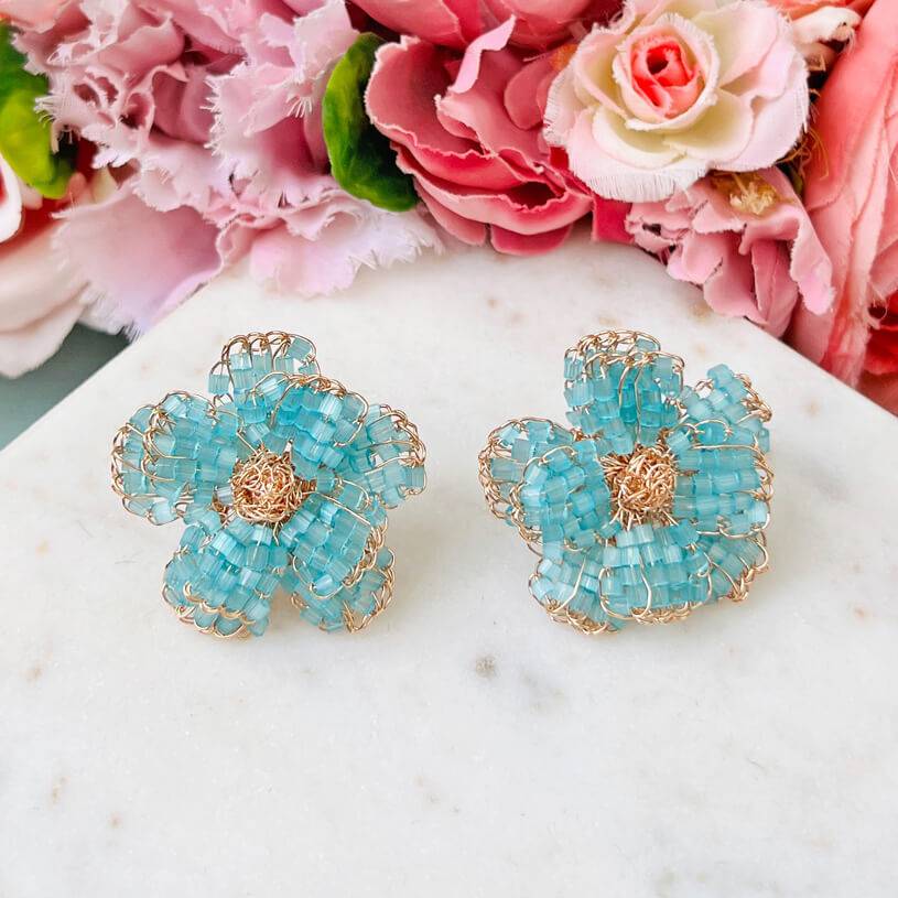 SchwesterSchwester Besondere Blumen-Statementohrringe Aus Perlen In Blau