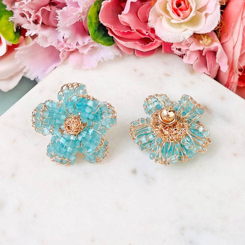 SchwesterSchwester Besondere Blumen-Statementohrringe Aus Perlen In Blau