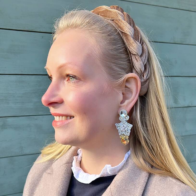 SchwesterSchwester Besondere Schneekristall-Soutache-Ohrringe In Weiß