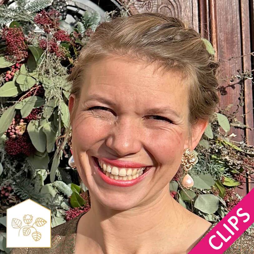 SchwesterSchwester Blüten-Soutache-Ohrclips In Gold Und Champagner Mit Baumwolltropfen