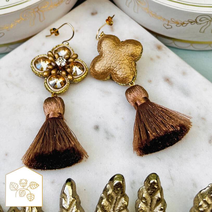 SchwesterSchwester Blüten-Soutache-Ohrhänger In Gold Und Champagner Mit Brauner Quaste