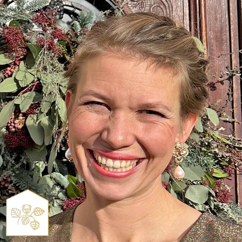 SchwesterSchwester Blüten-Soutache-Ohrstecker In Gold Und Champagner Mit Baumwolltropfen