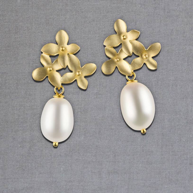 SchwesterSchwester Blütenstecker mit edler Süßwasserperle von Janne von der Heide