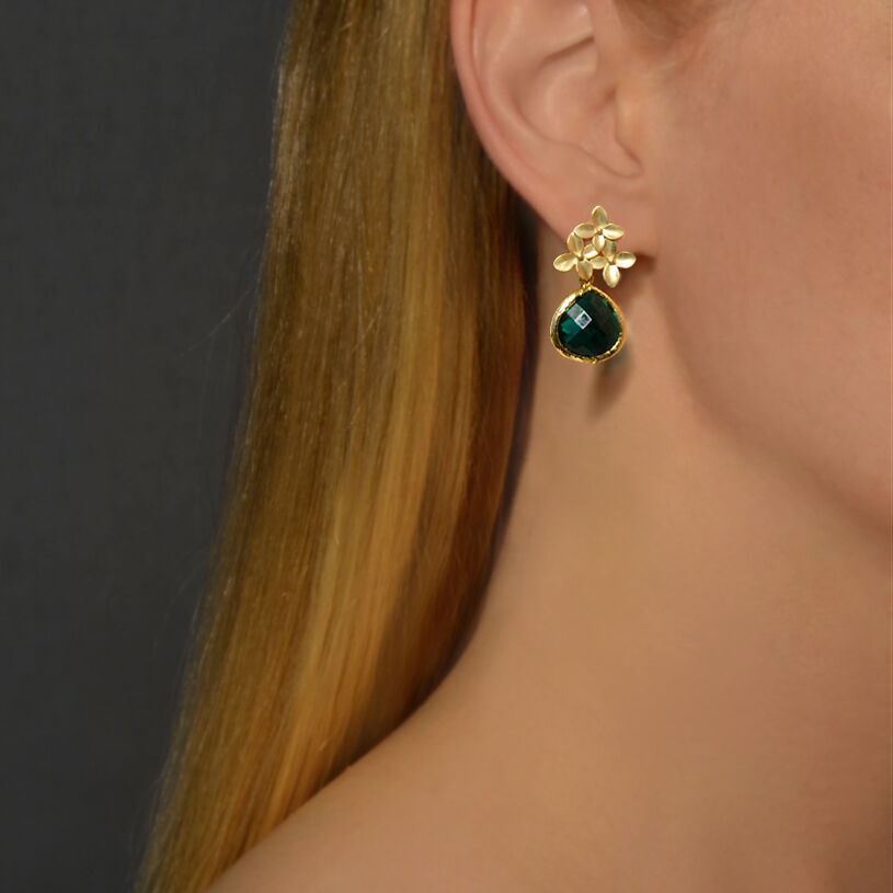 SchwesterSchwester Blütenstecker Mit Facettiertem Tropfen In Smaragdgrün Von Janne Von Der Heide