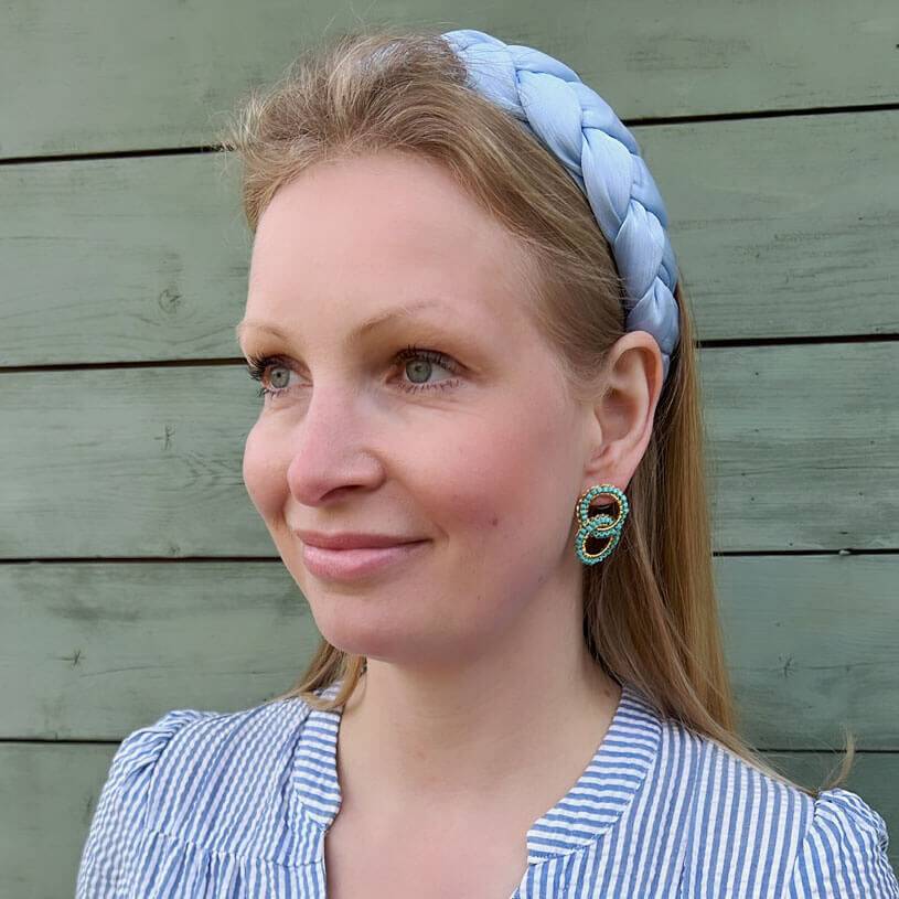 SchwesterSchwester Breiter Geflochtener Satin-Haarreif In Zartem Hellblau