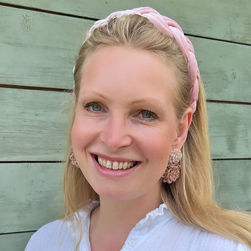 SchwesterSchwester Designer Perlen-Ohrringe Aus Zwei Blüten In Weiß Und Nude