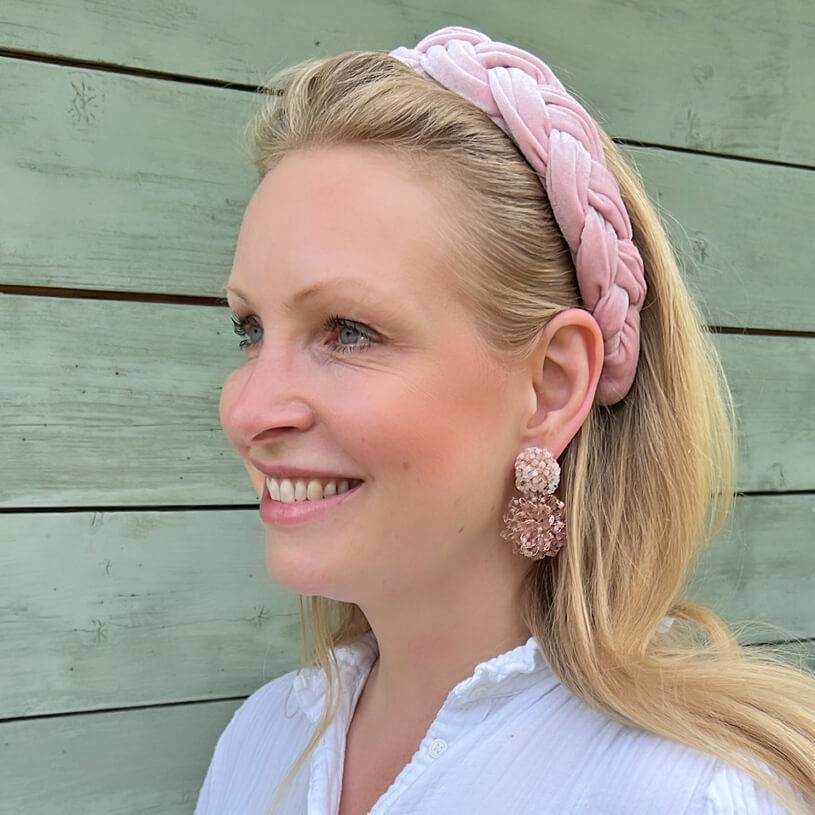 SchwesterSchwester Designer Perlen-Ohrringe Aus Zwei Blüten In Weiß Und Nude