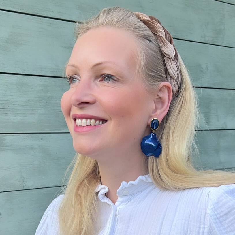 SchwesterSchwester Dunkelblaue Ohrringe Mit Blütenblättern