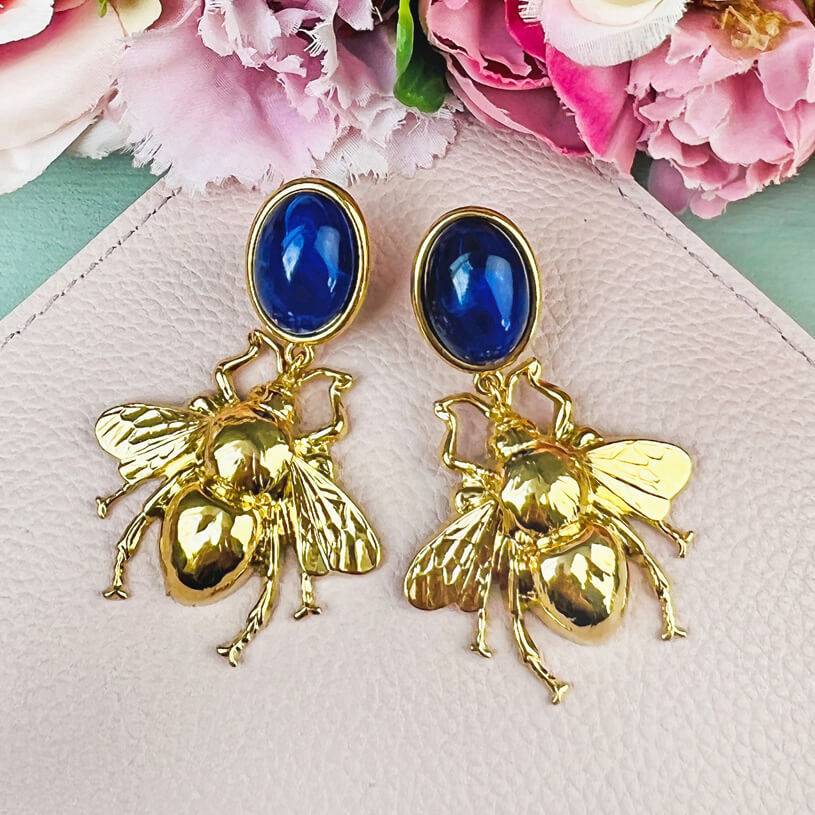 SchwesterSchwester Dunkelblauer Ohrstecker mit vergoldeter Hummel von AmuseToi