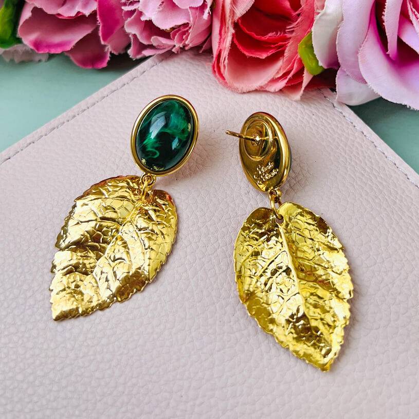SchwesterSchwester Dunkelgrüner Ohrstecker Mit Großem Goldenen Blatt Von AmuseToi