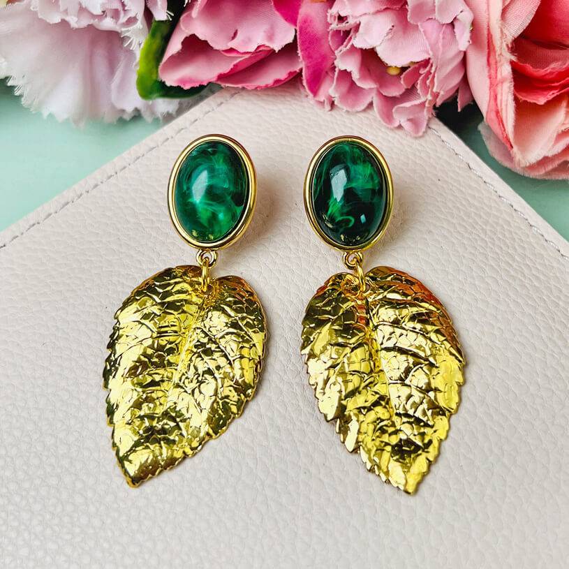 SchwesterSchwester Dunkelgrüner Ohrstecker Mit Großem Goldenen Blatt Von AmuseToi