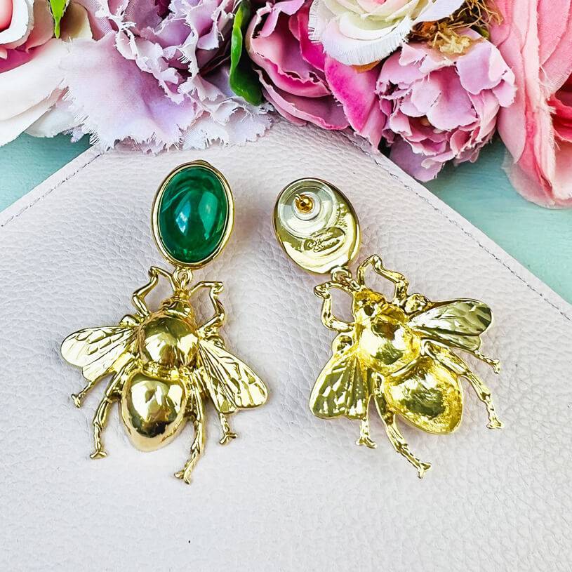 SchwesterSchwester Dunkelgrüner Ohrstecker Mit Vergoldeter Hummel Von AmuseToi
