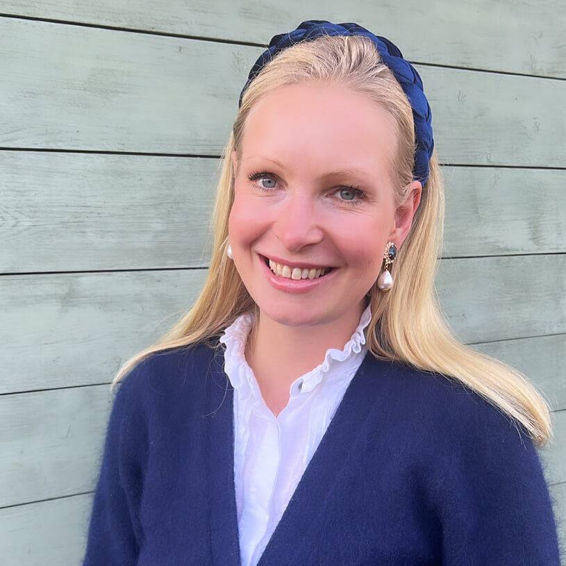 SchwesterSchwester Edel Funkelnde Ohrstecker In Dunkelblau Mit Leichtem Baumwolltropfen